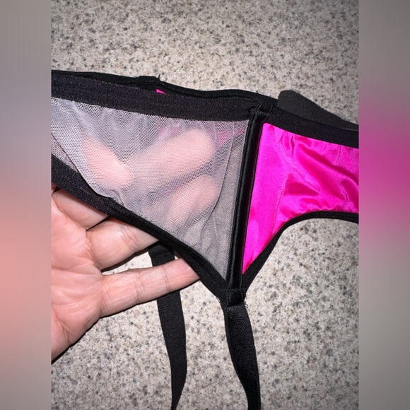 NWT Victoria’s Secret vintage Pink Black Mesh colorblock Garter Belt M/L - Picture 4 of 4